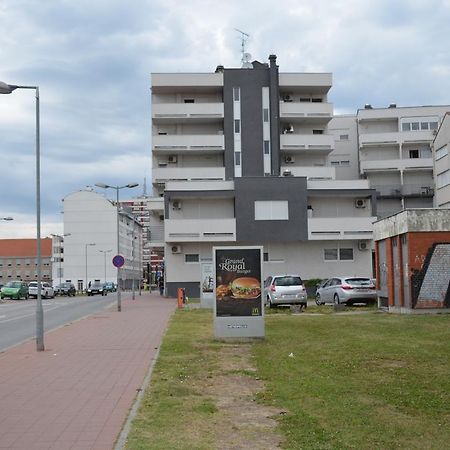 Apartment Viktor,Parking โอซีเยก ห้อง รูปภาพ