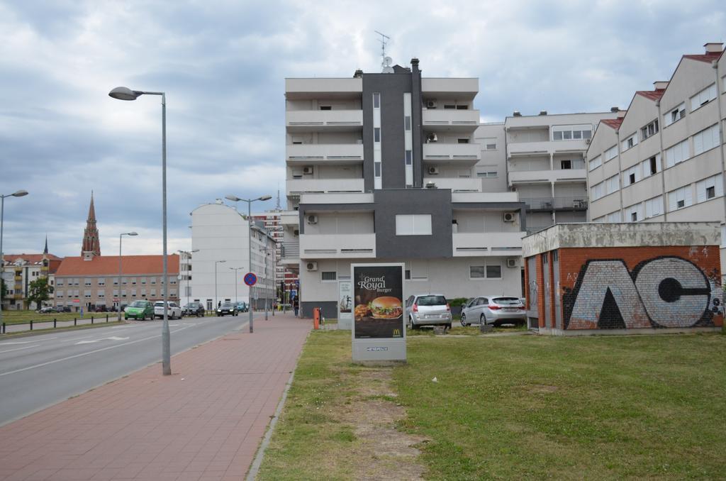 Apartment Viktor,Parking โอซีเยก ห้อง รูปภาพ